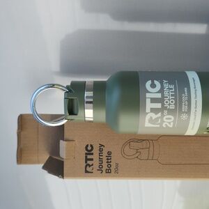 NWT RTIC "Journey" 20 oz insulated drink bottle